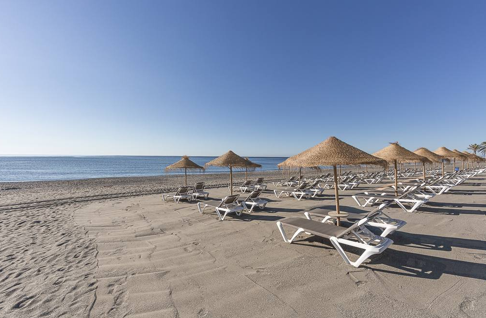 Go paddleboarding or snorkeling, ideal activities to take advantage of crystal clear waters.