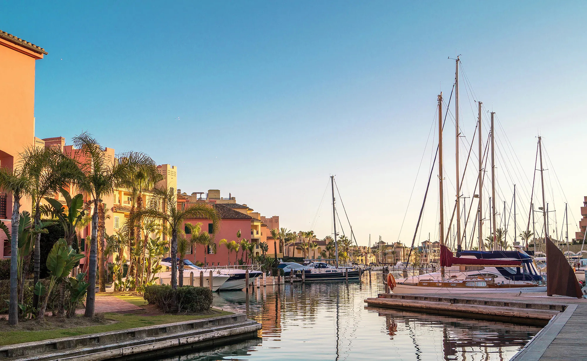 Sotogrande Private Boat Charter for Groups of 8 – Experience the Sea